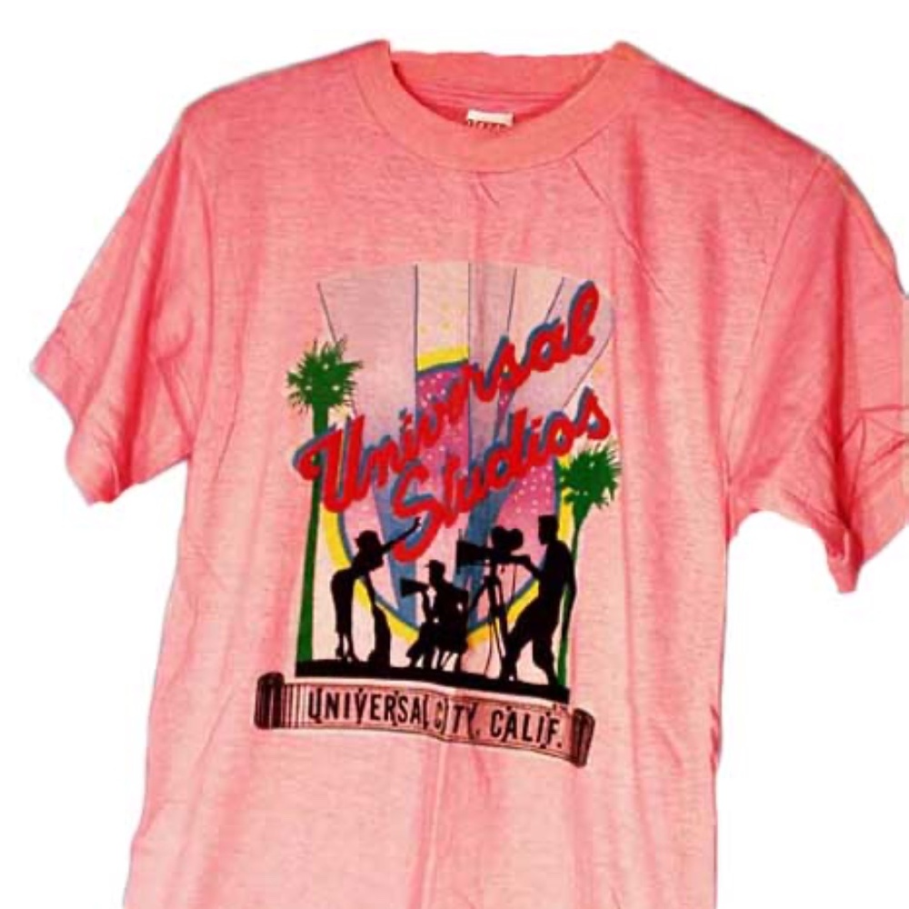T-SHIRT, UNIVERSAL STUDIOS 1985 ADULT SMALL, PINK WITH COLOUR PICTURE, GENUINE